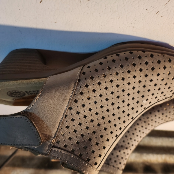 Women's Perforated Peep-Toe Ankle Boots - Gray - Picture 6 of 7